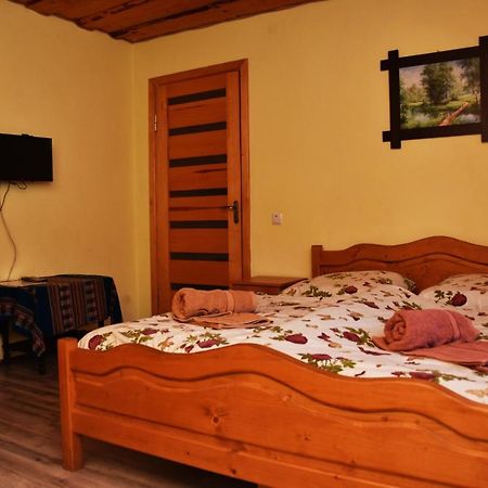 Guest House Mandrivnyi Rooms&Apartments Ясиня Екстериор снимка