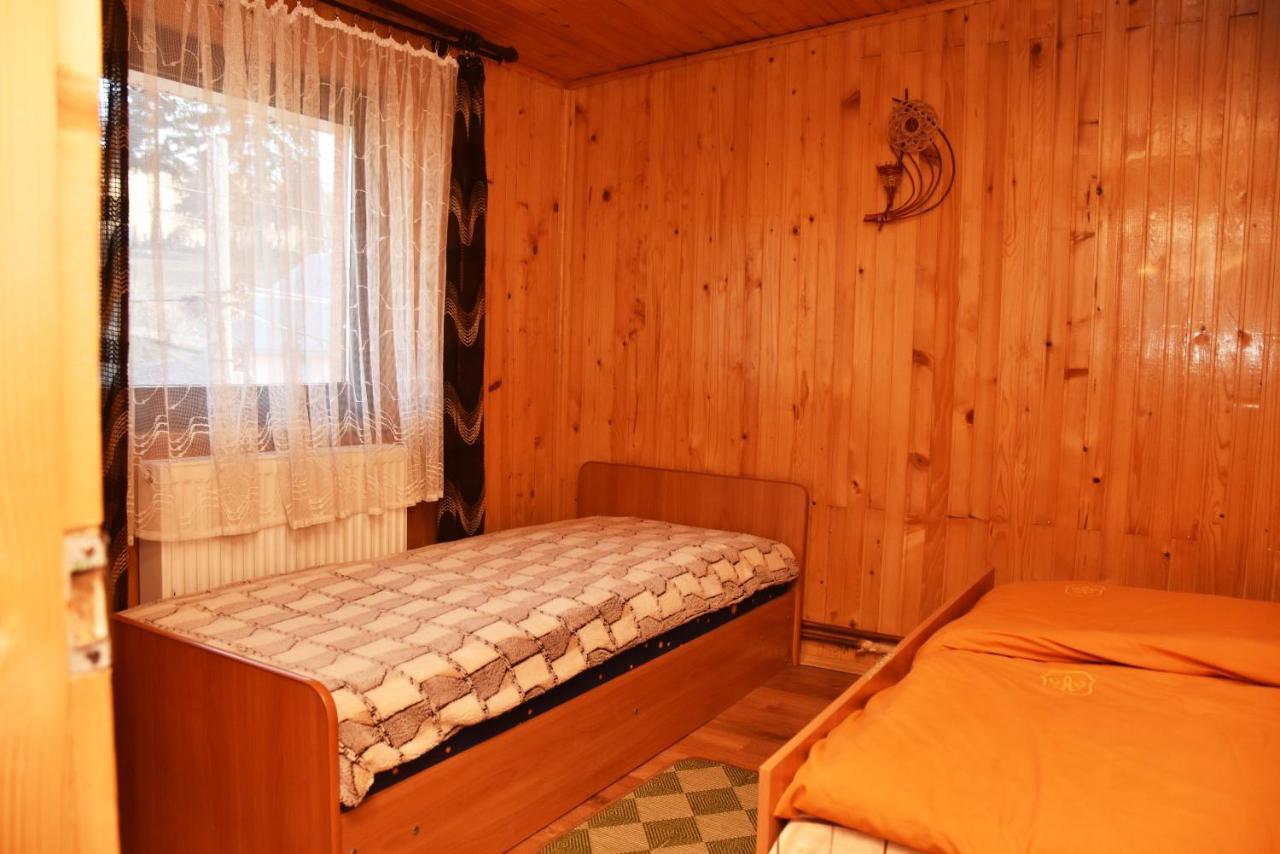 Guest House Mandrivnyi Rooms&Apartments Ясиня Екстериор снимка