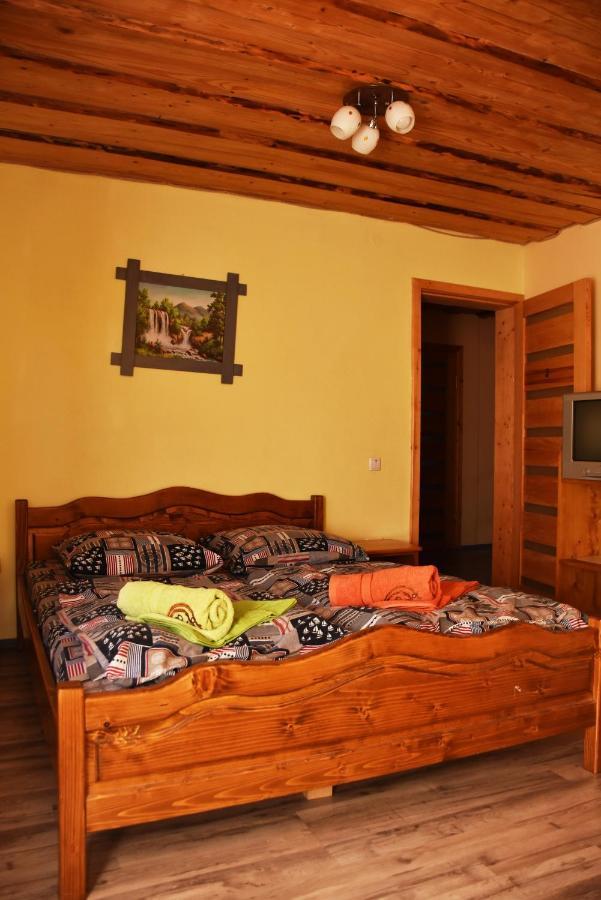 Guest House Mandrivnyi Rooms&Apartments Ясиня Екстериор снимка