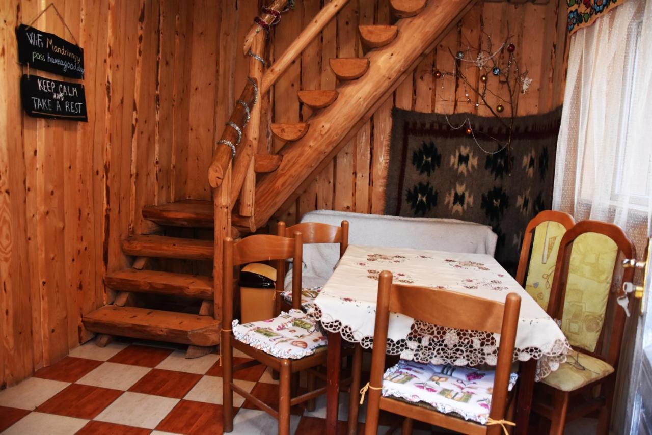 Guest House Mandrivnyi Rooms&Apartments Ясиня Екстериор снимка