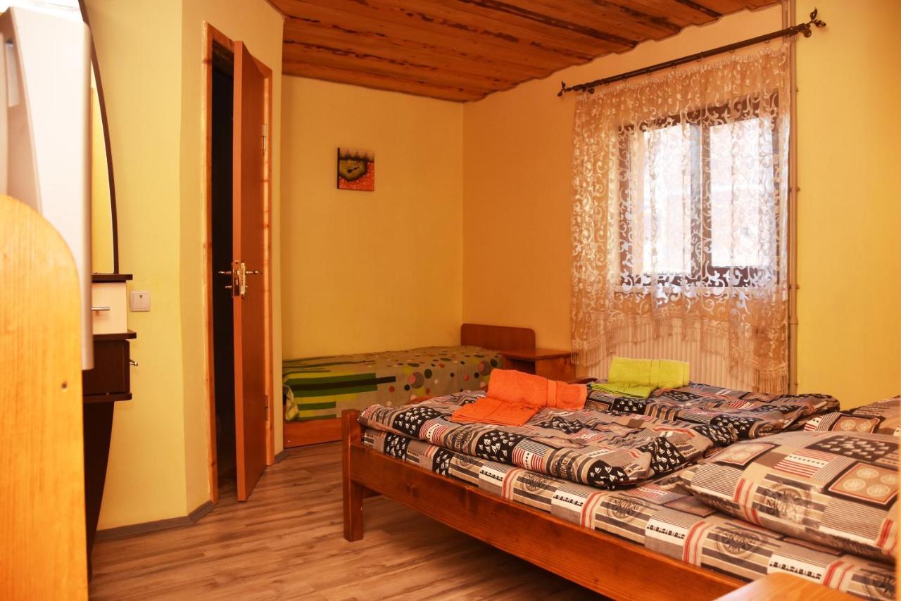 Guest House Mandrivnyi Rooms&Apartments Ясиня Екстериор снимка