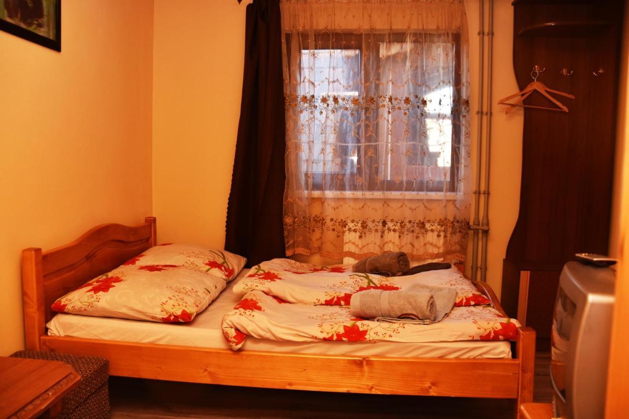 Guest House Mandrivnyi Rooms&Apartments Ясиня Екстериор снимка