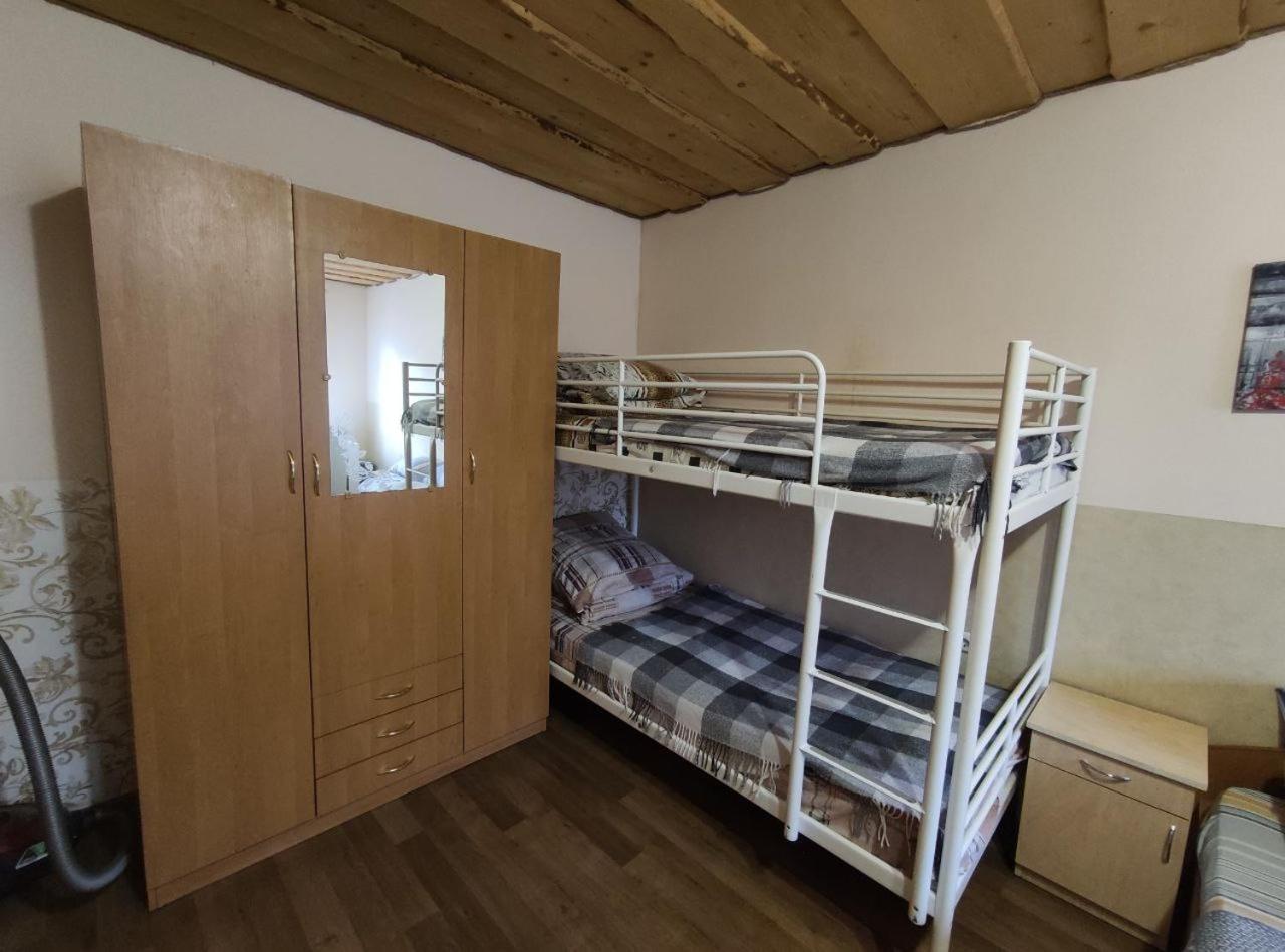 Guest House Mandrivnyi Rooms&Apartments Ясиня Екстериор снимка