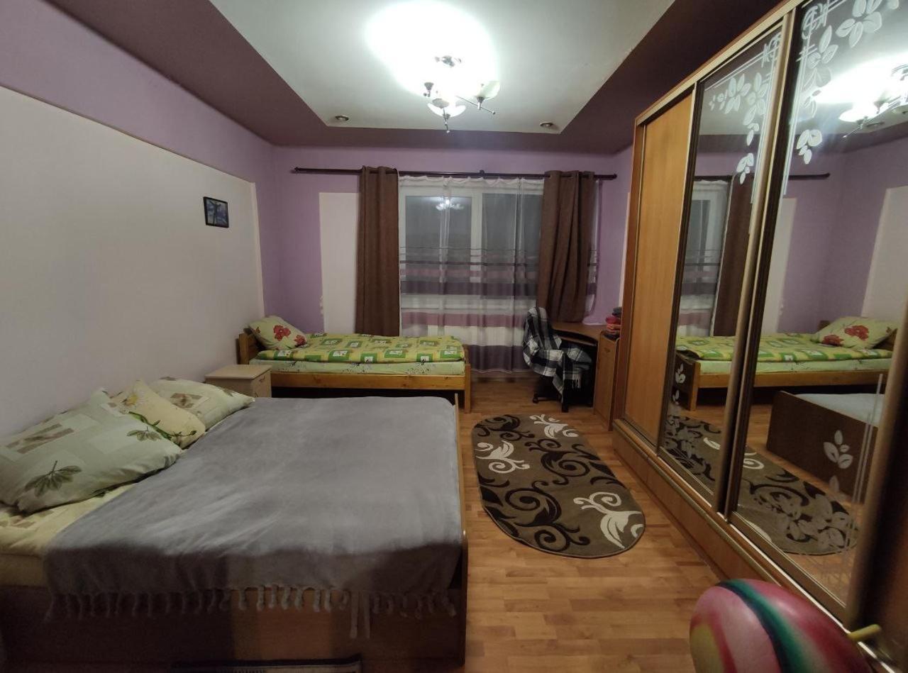 Guest House Mandrivnyi Rooms&Apartments Ясиня Екстериор снимка