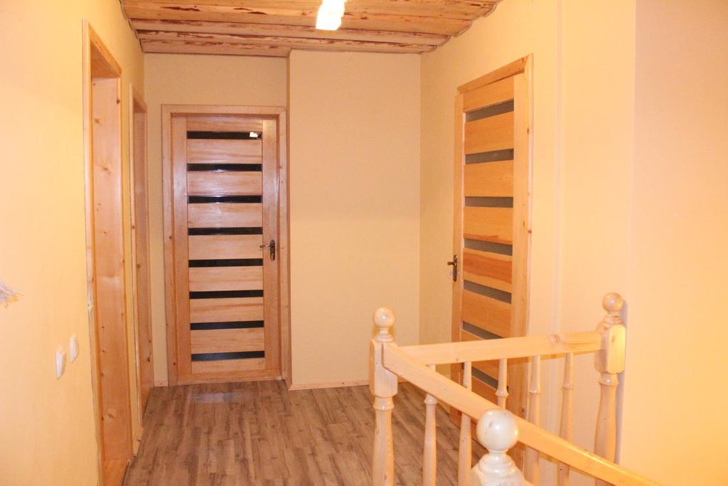 Guest House Mandrivnyi Rooms&Apartments Ясиня Екстериор снимка