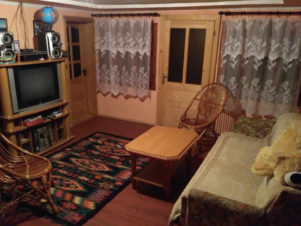 Guest House Mandrivnyi Rooms&Apartments Ясиня Екстериор снимка